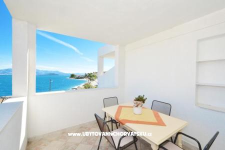 Petra Arbanija Apt Trogir Hrvatska
