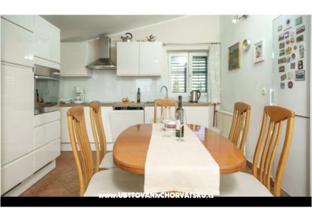 Apartmani Andora foto 2
