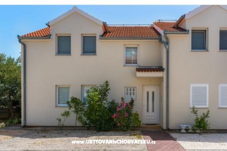 Apartmani Karla, Mara, Ana, Ivan   Vodice Hrvatska