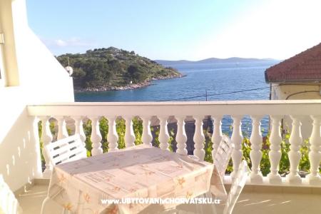 Apartman Ivan (15m from  beach) Vodice Hrvatska