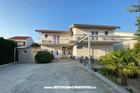 Apartmani Arny Vodice Hrvatska