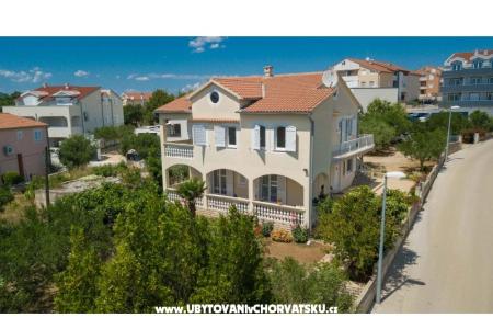 Apartmani Duzelovi dvori  Vodice Hrvatska