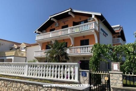  Apartmani - Emelie  Vodice Hrvatska