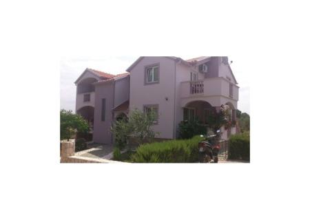 Apartmani with swimming pool-Crno foto 2