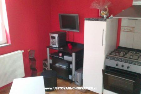 Apartmani with swimming pool-Crno foto 5