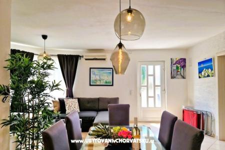 Apartmani Tena,  prvi red do mora foto 5