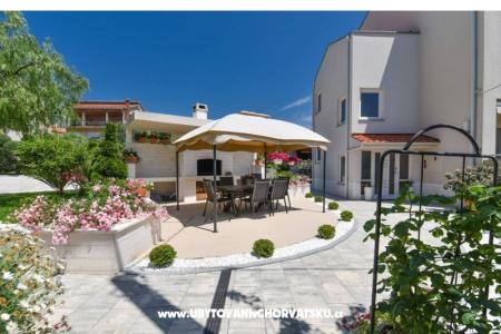 Calypso Royal Apartman foto 3