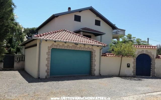 Holiday Apartmani Helena - smještaj Bibinje Hrvatska