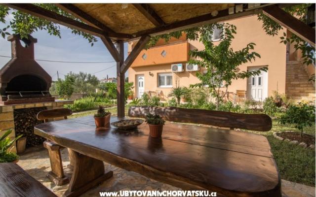 Studio apartmani Petra - smještaj Biograd Hrvatska