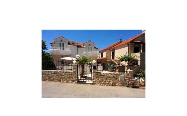 Apartmani Bera, Julie i Edi - smještaj otok Brač Hrvatska