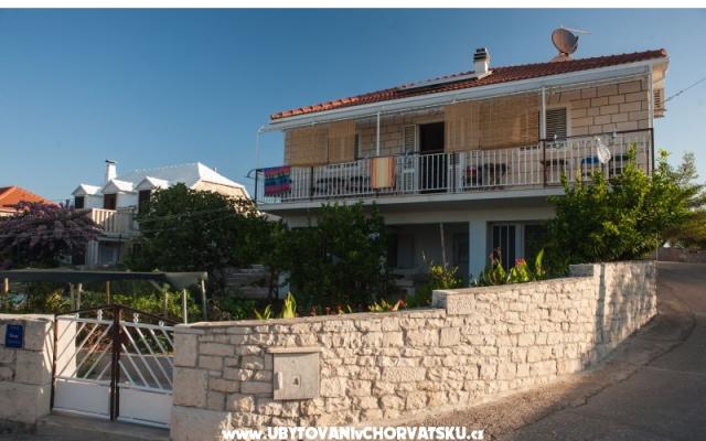 APARTMANI I SOBE,KUCA ZA ODMOR - smještaj otok Brač Hrvatska