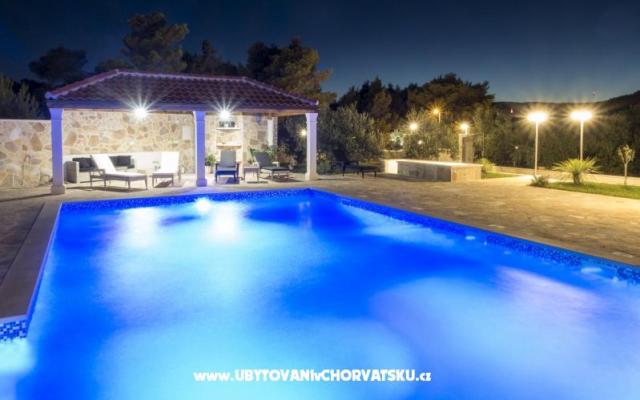 Luxury Apartmani sa bazenom - smještaj otok Brač Hrvatska