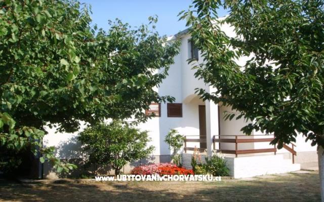Kuća za odmor - Apartman Milka - smještaj Sv. Filip i Jakov Hrvatska