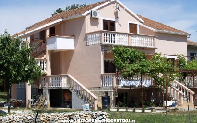 Apartmani Santini - smještaj Sv. Filip i Jakov Hrvatska