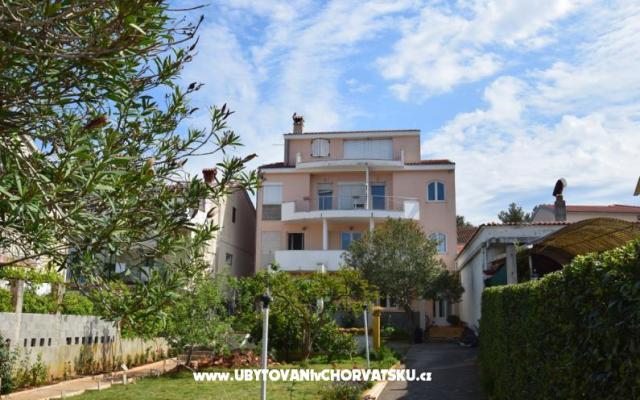 Cvita Kuća Apartmani - smještaj Sv. Filip i Jakov Hrvatska