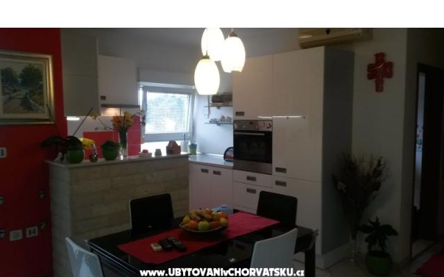 Apartman  D$M - smještaj Kaštela Hrvatska