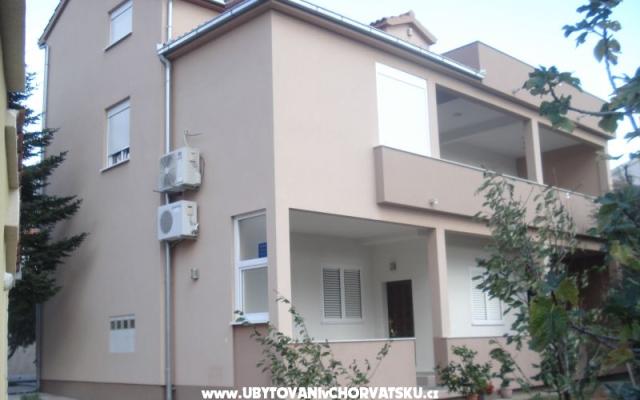 Apartman Mira 5+2 - smještaj Kaštela Hrvatska