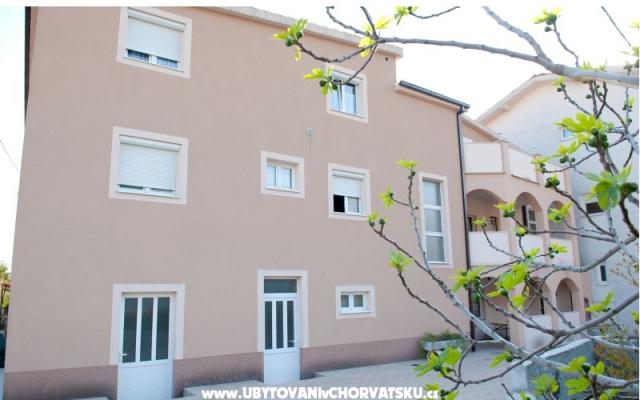 Apartmani Brnas - smještaj Kaštela Hrvatska