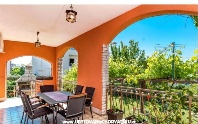 Apartman  Yean - smještaj Kaštela Hrvatska