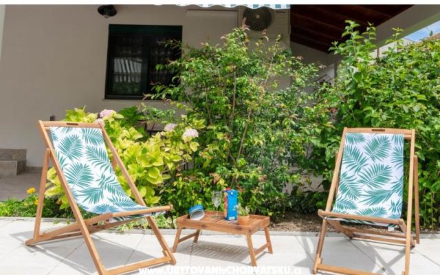 Flower Apartman - smještaj Kaštela Hrvatska