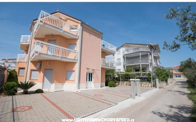Villa Diva Apartmani - smještaj Kaštela Hrvatska