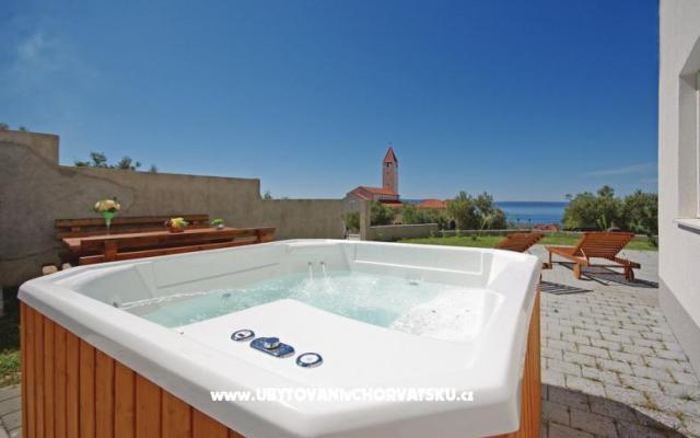 Lux AP6+2 jacuzzi - smještaj Makarska Hrvatska
