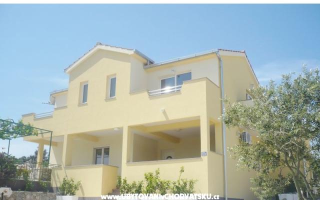 Apartmani Ivana - smještaj Marina - Trogir Hrvatska