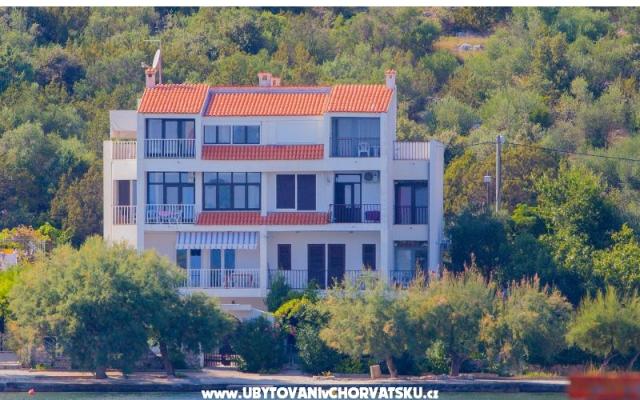 Apartmani Neves - smještaj Marina - Trogir Hrvatska