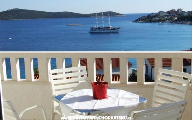 Apartmani Villa MANDINA sa bazenom - smještaj Marina - Trogir Hrvatska
