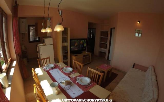 Apartmani  Tonka, Ines i Nika - smještaj Maslenica Hrvatska