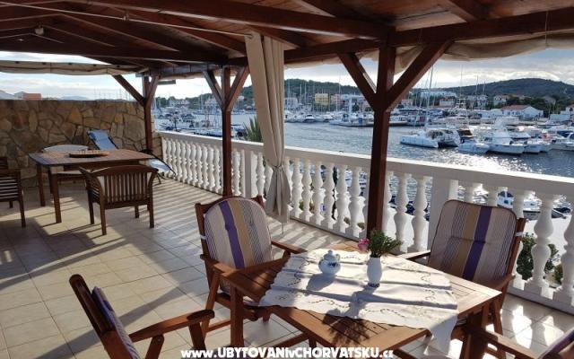 Apartmani Irena - smještaj otok Murter Hrvatska