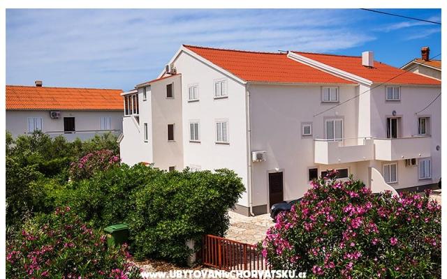 Apartmani Lucija - smještaj Novalja - Pag Hrvatska