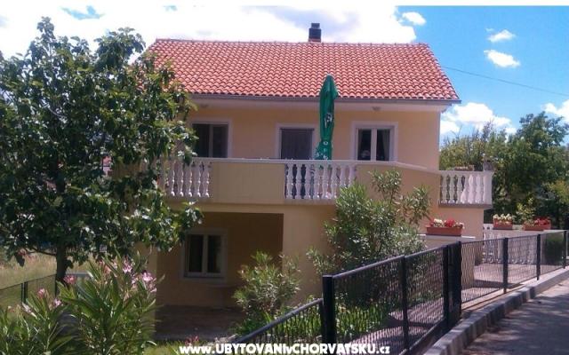 Apartman Dedi - smještaj Novigrad Hrvatska