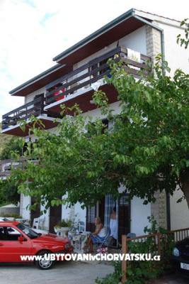 Apartmani Marija i Martin (2. kat) - smještaj Omiš Hrvatska