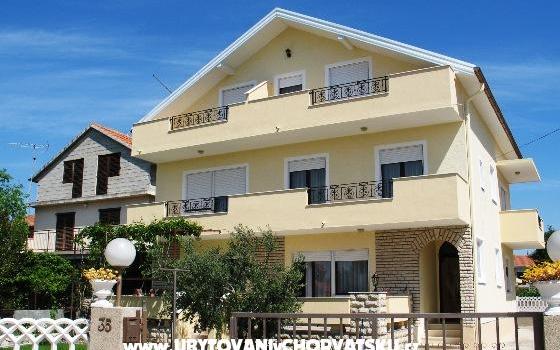 Apartmani NELA - smještaj Pirovac Hrvatska