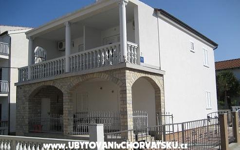 Apartmani Pave - smještaj Pirovac Hrvatska