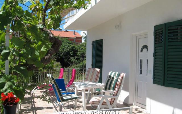 Apartmani Zora - smještaj Pirovac Hrvatska