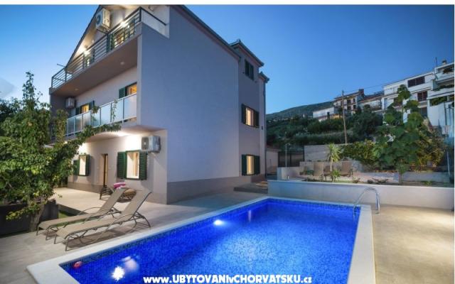 Apartmani s bazenom Cvita/Podstrana - smještaj Podstrana Hrvatska