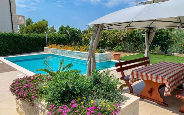 Apartmani Lemon Garden sa bazenom - smještaj Podstrana Hrvatska