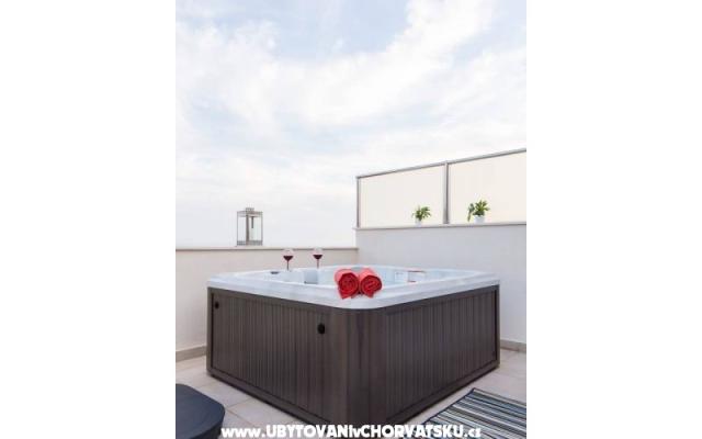 Bubbles Luxury Penthouse with jacuz - smještaj Podstrana Hrvatska