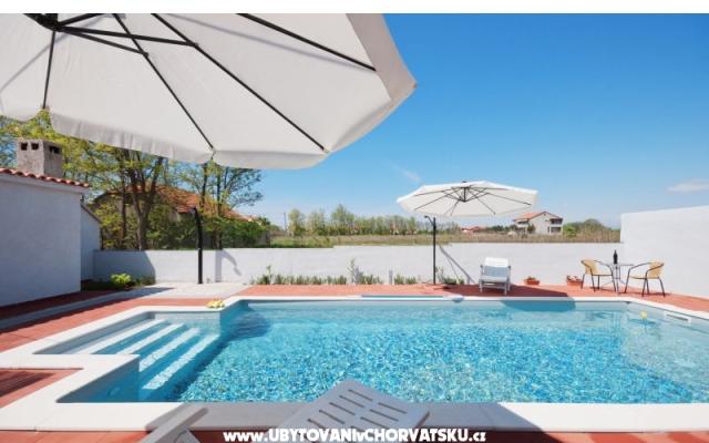 Apartmani Angelo sa bazenom - smještaj Privlaka Hrvatska