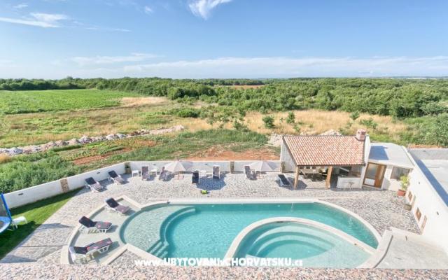 Apartmani sa bazenom Štinjan - smještaj Pula Hrvatska