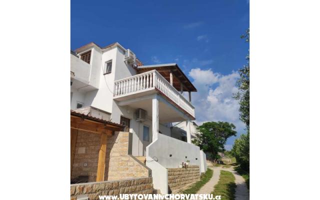 Apartmani Zrinka - smještaj Ražanac Hrvatska