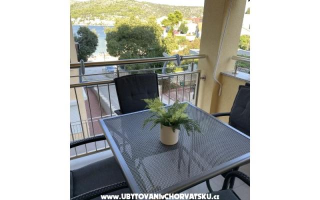 Apartman R - smještaj Rogoznica Hrvatska