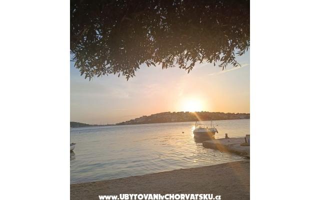 Apartmani Garija - smještaj Rogoznica Hrvatska