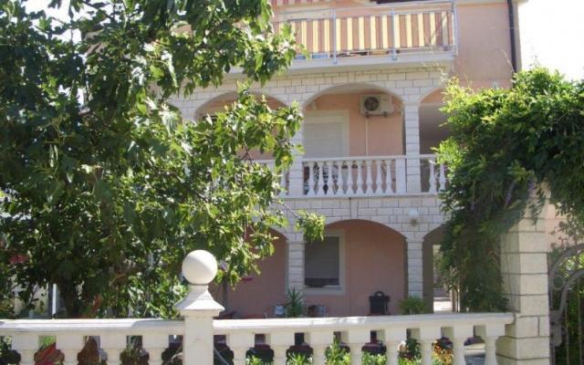 Apartmani Knezevic - smještaj Rogoznica Hrvatska