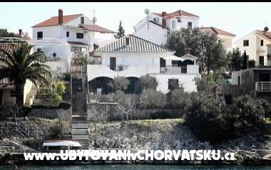 Apartmani Nikola Bego - smještaj Rogoznica Hrvatska