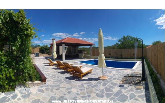 Countryside house sa bazenom - smještaj Split Hrvatska
