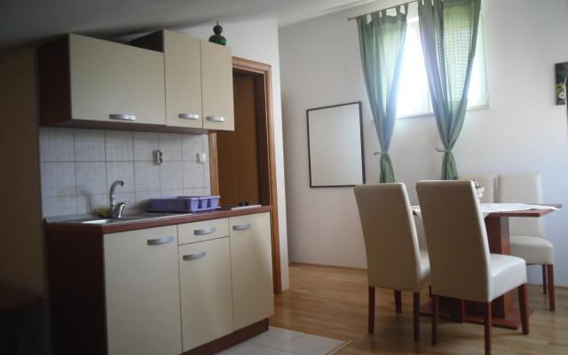 Apartmani Emi - smještaj Tučepi Hrvatska