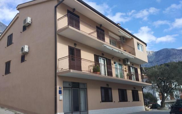 Apartmani Mena - smještaj Tučepi Hrvatska